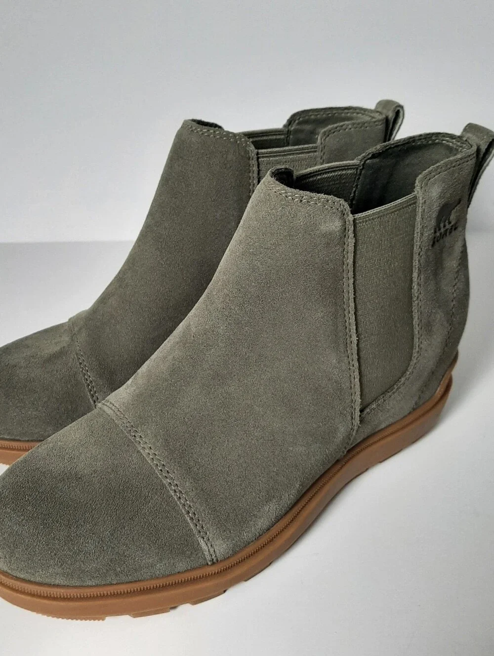 Sorel Women's Green Evie II Chelsea Boots Size 8